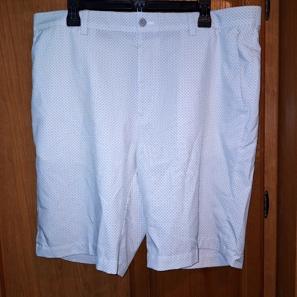 PGA Tour men's shorts in a size 38 with a Diamond pattern.